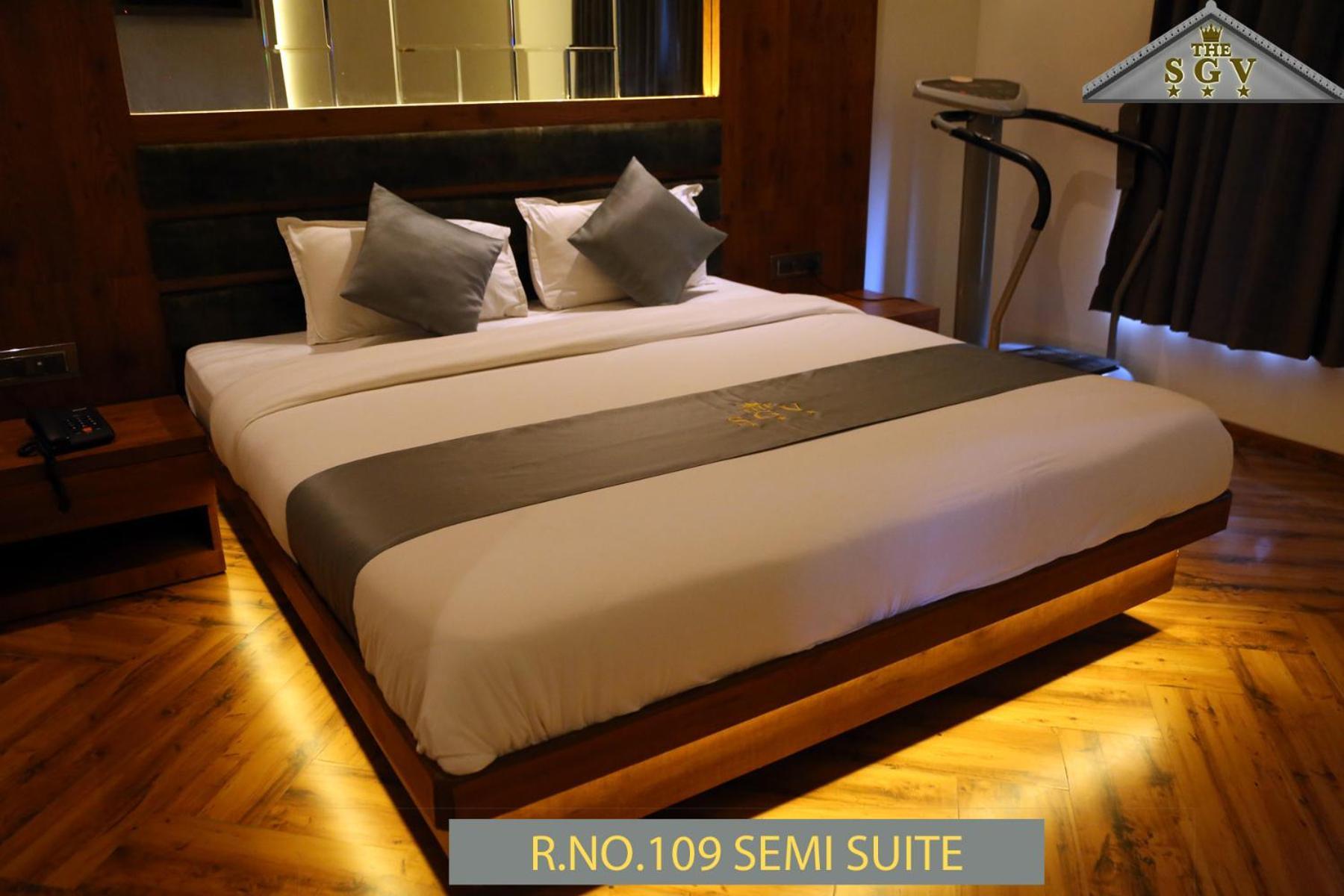 The Saroja Grand Villa Resort Bapane Экстерьер фото